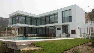 Arquitecto Juan Carlos Valencia Delgado casa con ventanales